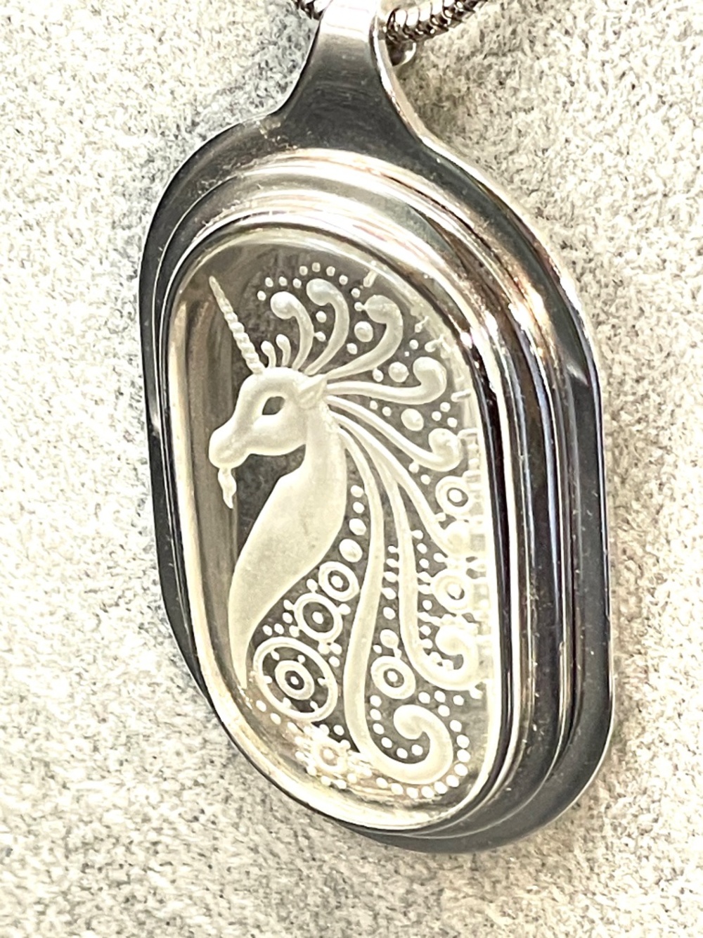 Vintage Whiting & Davis Reverse Etched Glass Unicorn Necklace Silver Tone 70's - Picture 10 of 12